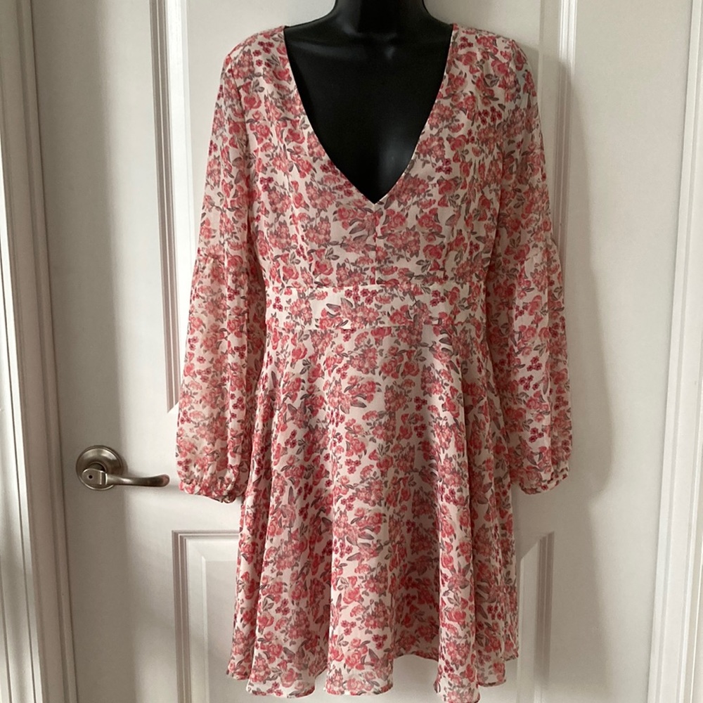 NWT PINK V NECK FLORAL DRESS
